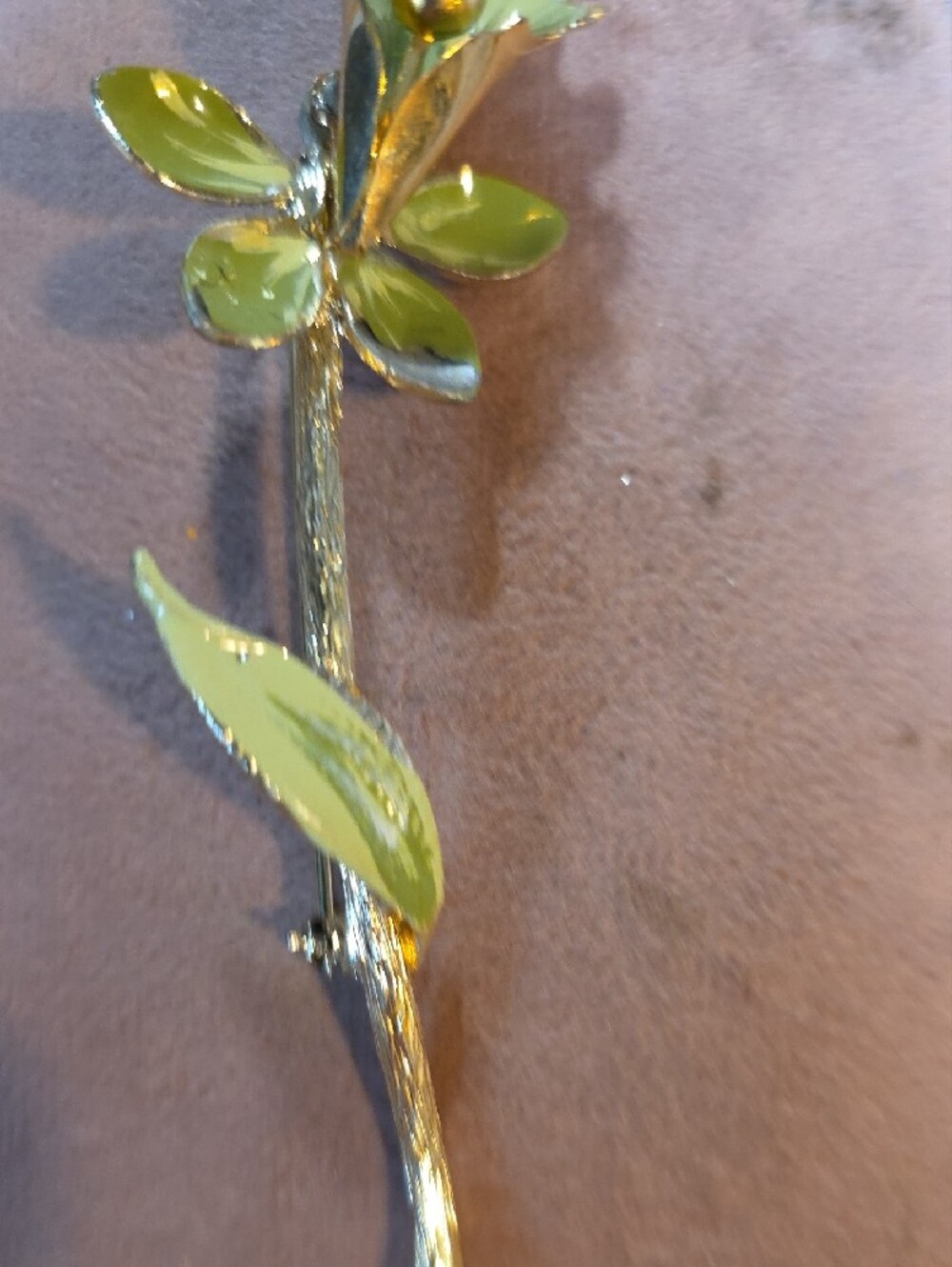 Vintage 1960s Unsigned Shaded Green Enamel Long-Stem Flower Brooch - Picture 4 of 6
